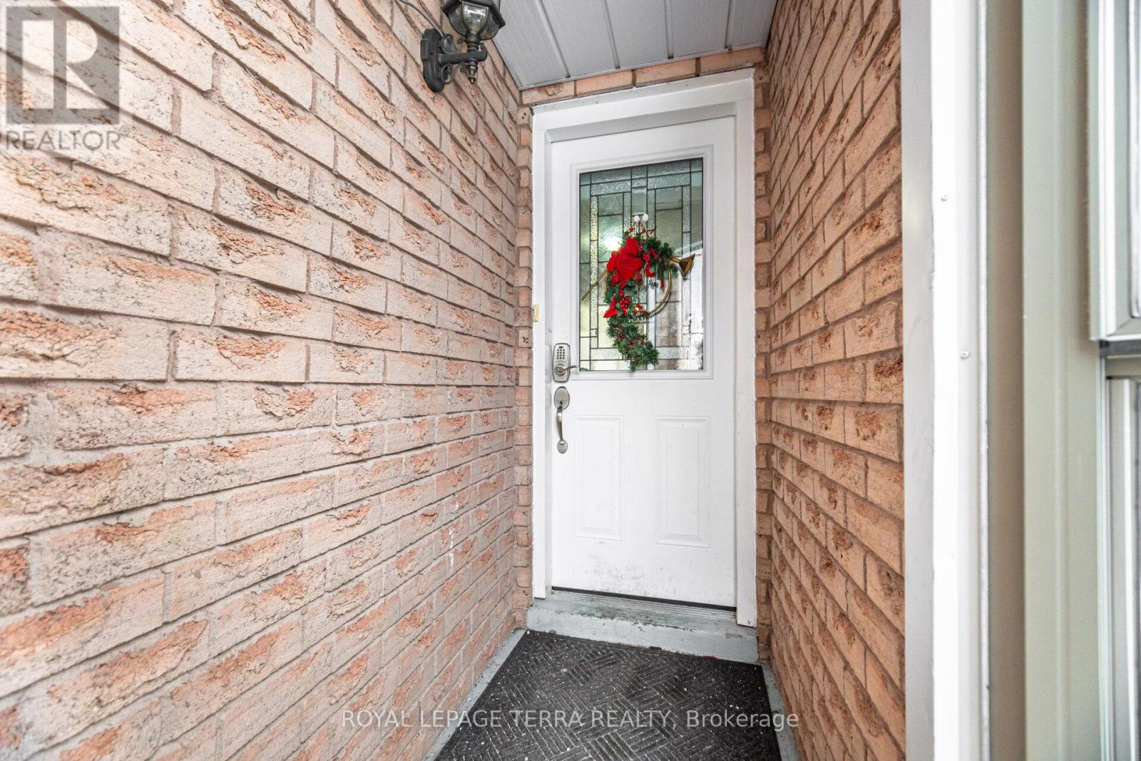 44 CARRUTHERS CRESCENT - 6