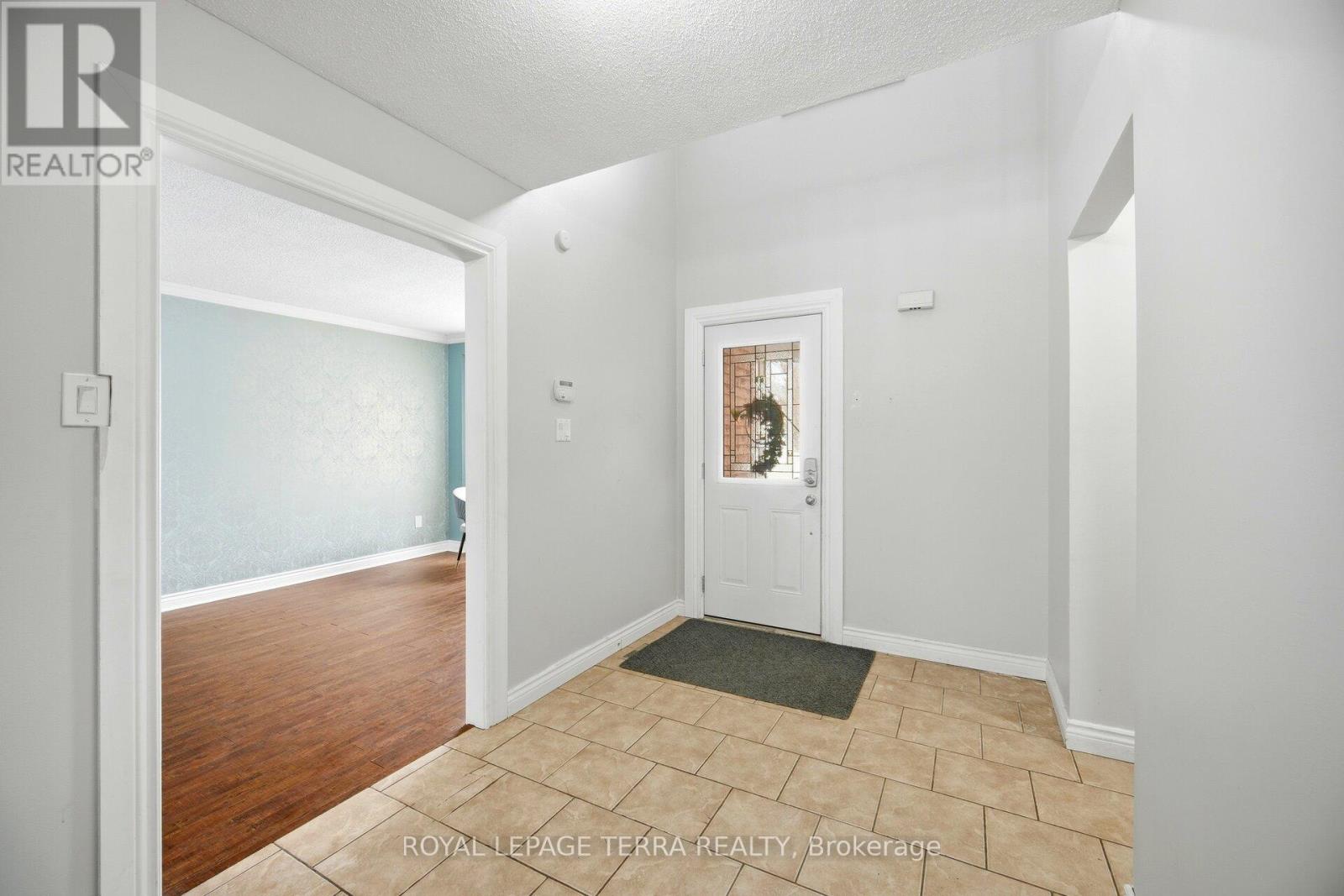44 CARRUTHERS CRESCENT - 7