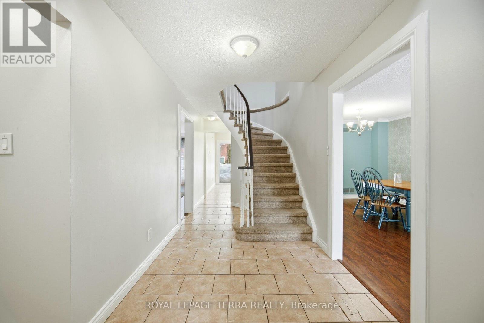 44 CARRUTHERS CRESCENT - 8