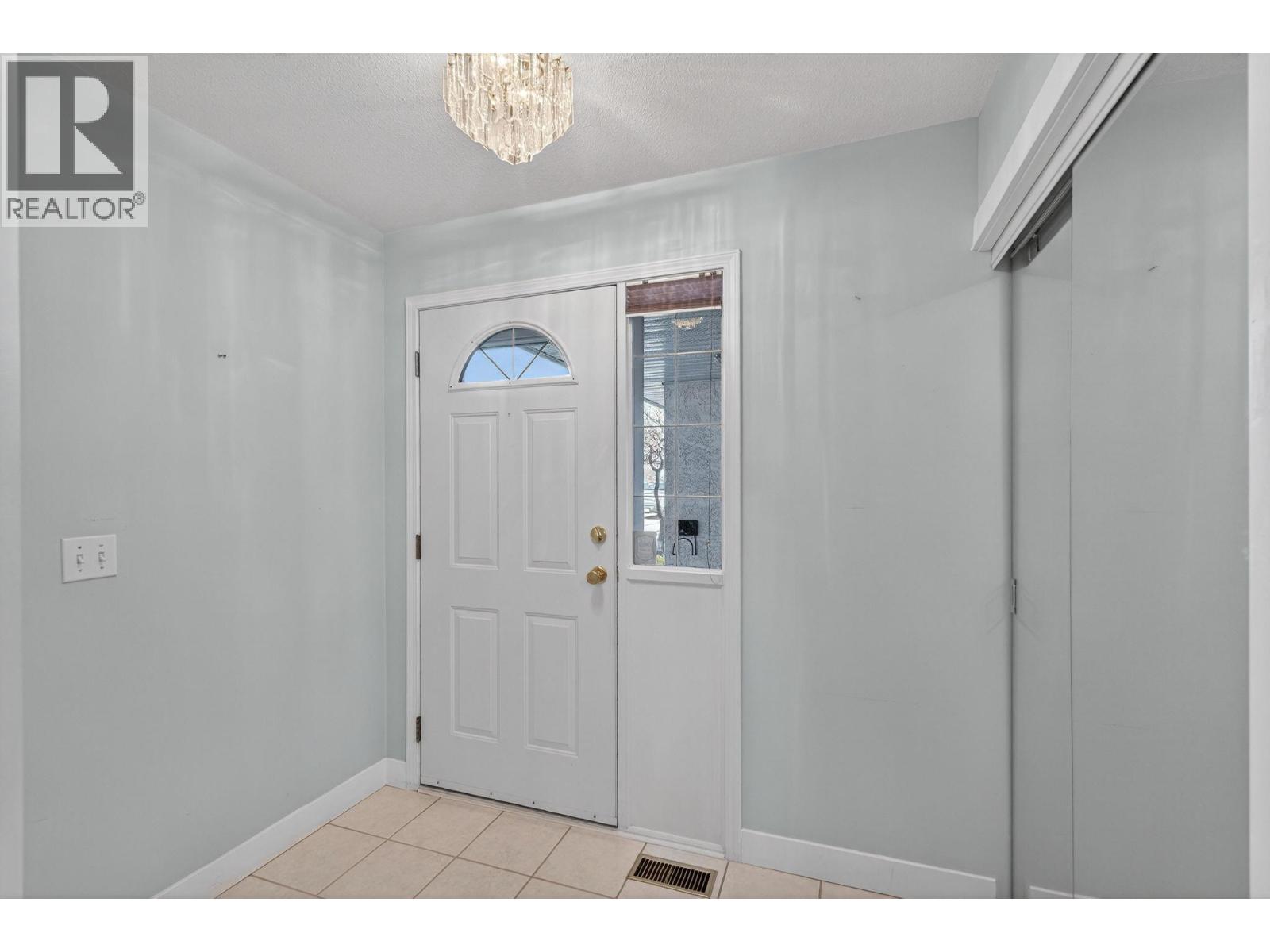 #13 1800 Parkview Crescent Lot# SL13 - 4