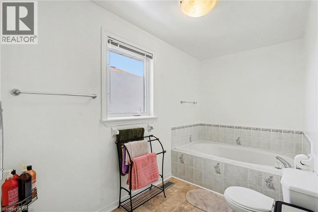 106 KNUDSON DRIVE - 23