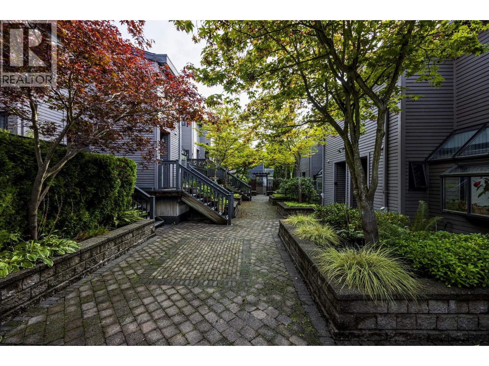 3132 LONSDALE AVENUE, North Vancouver