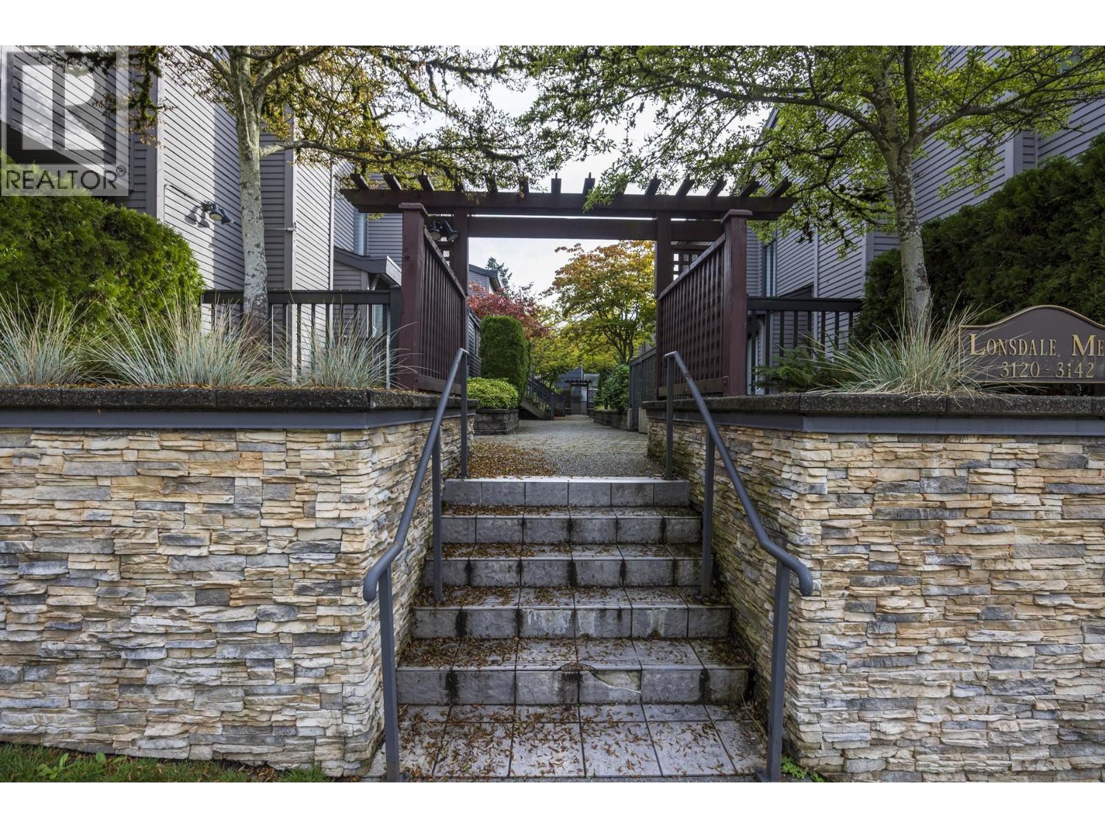 3132 LONSDALE AVENUE, North Vancouver