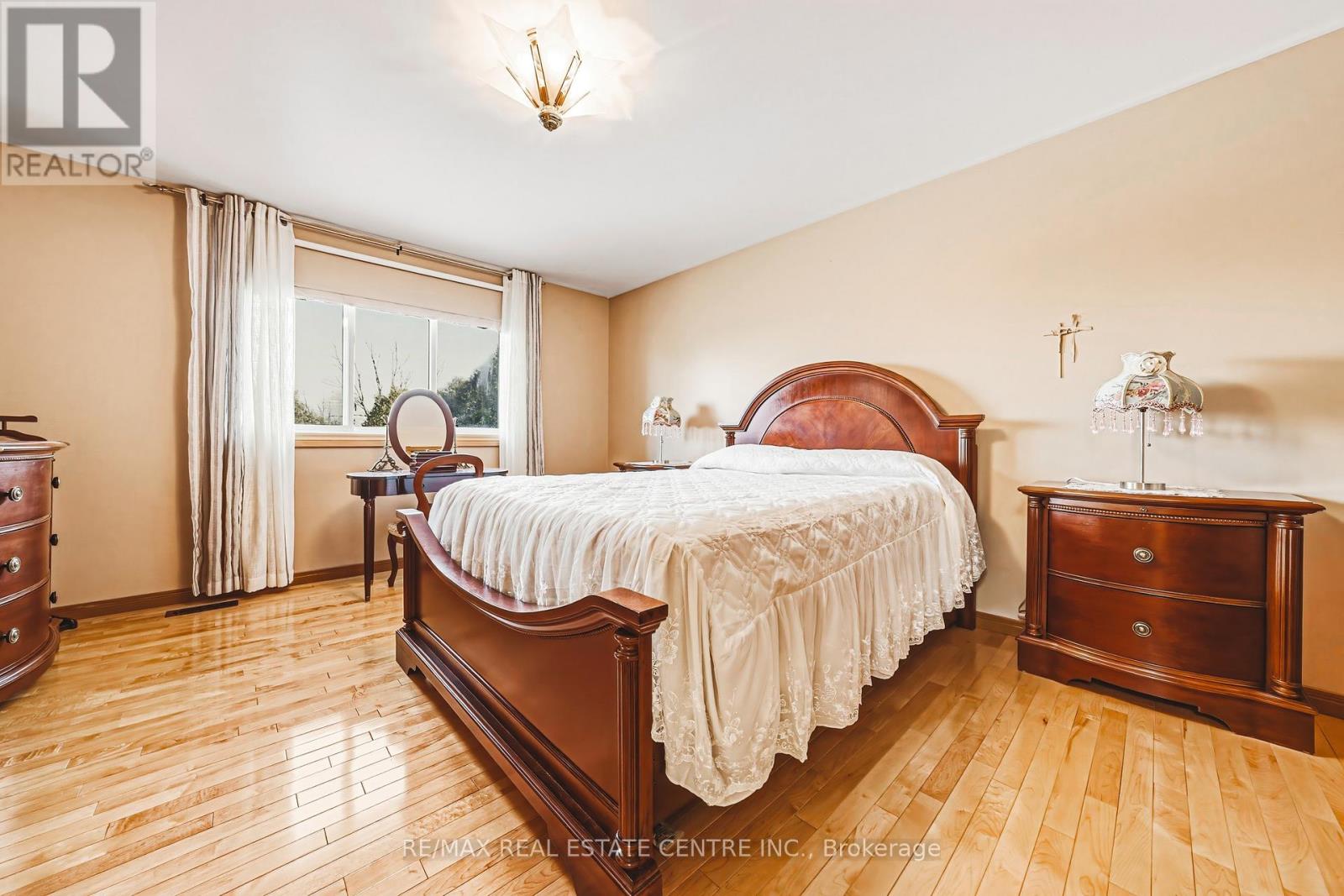 53 GLOVER ROAD - 26