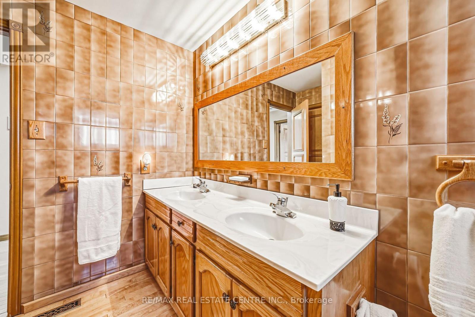 53 GLOVER ROAD - 29