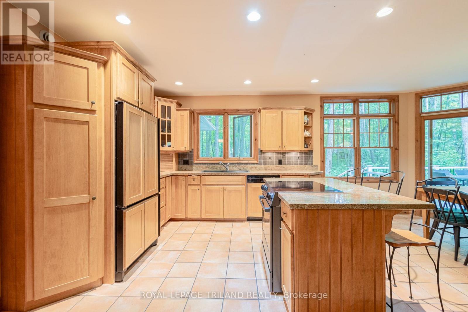 What a superb kitchen!