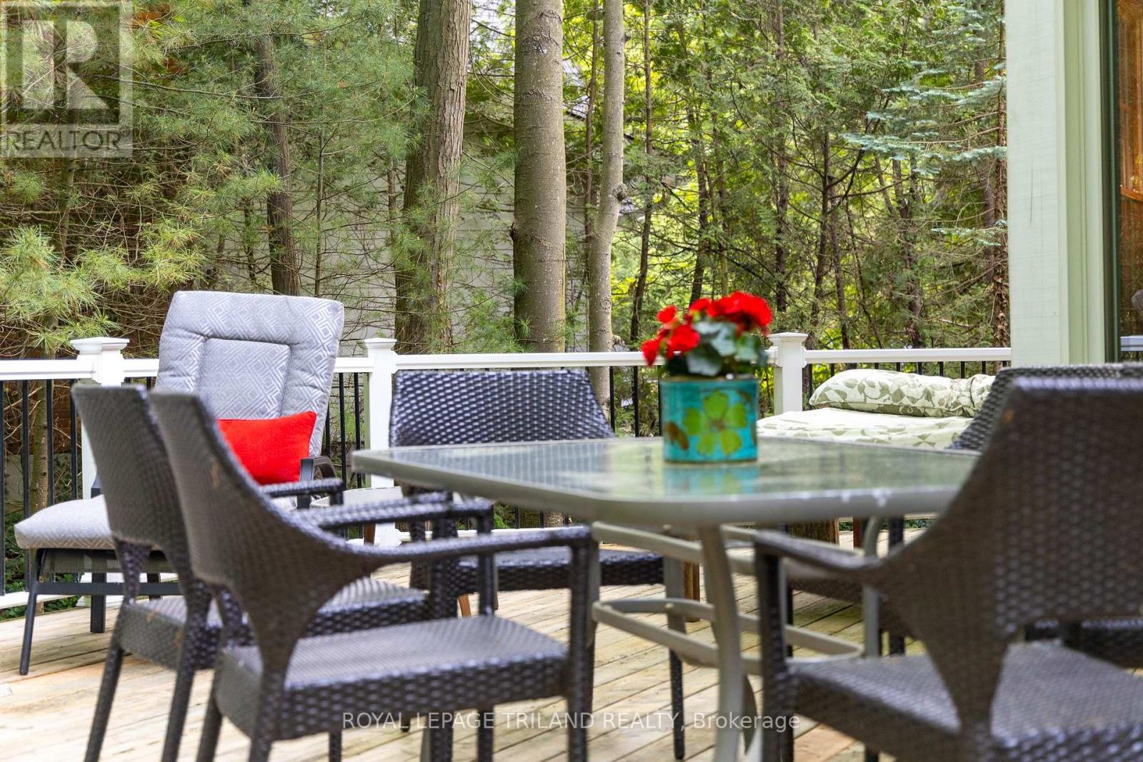 Outdoor dining is the best at 10221 Shoreline Dr!