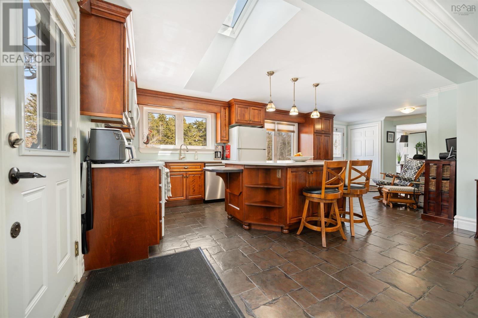 Property 4 of 44 of 9393 Sherbrooke Road