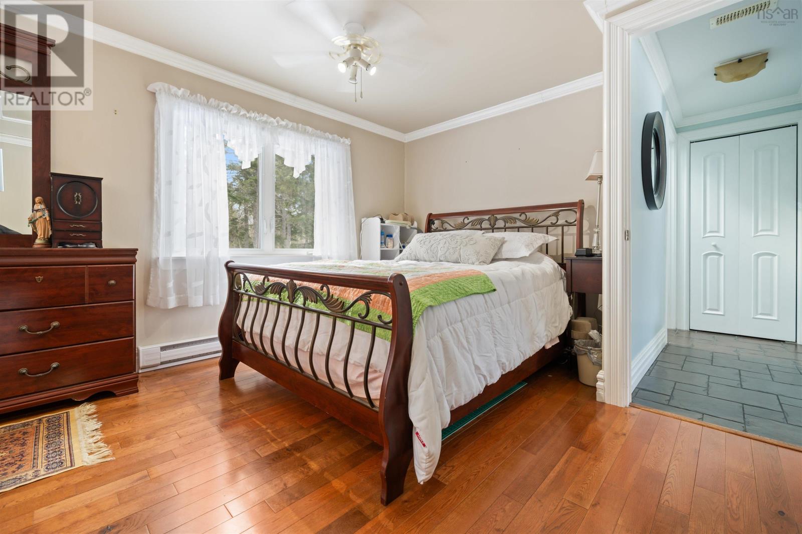 Property 21 of 44 of 9393 Sherbrooke Road