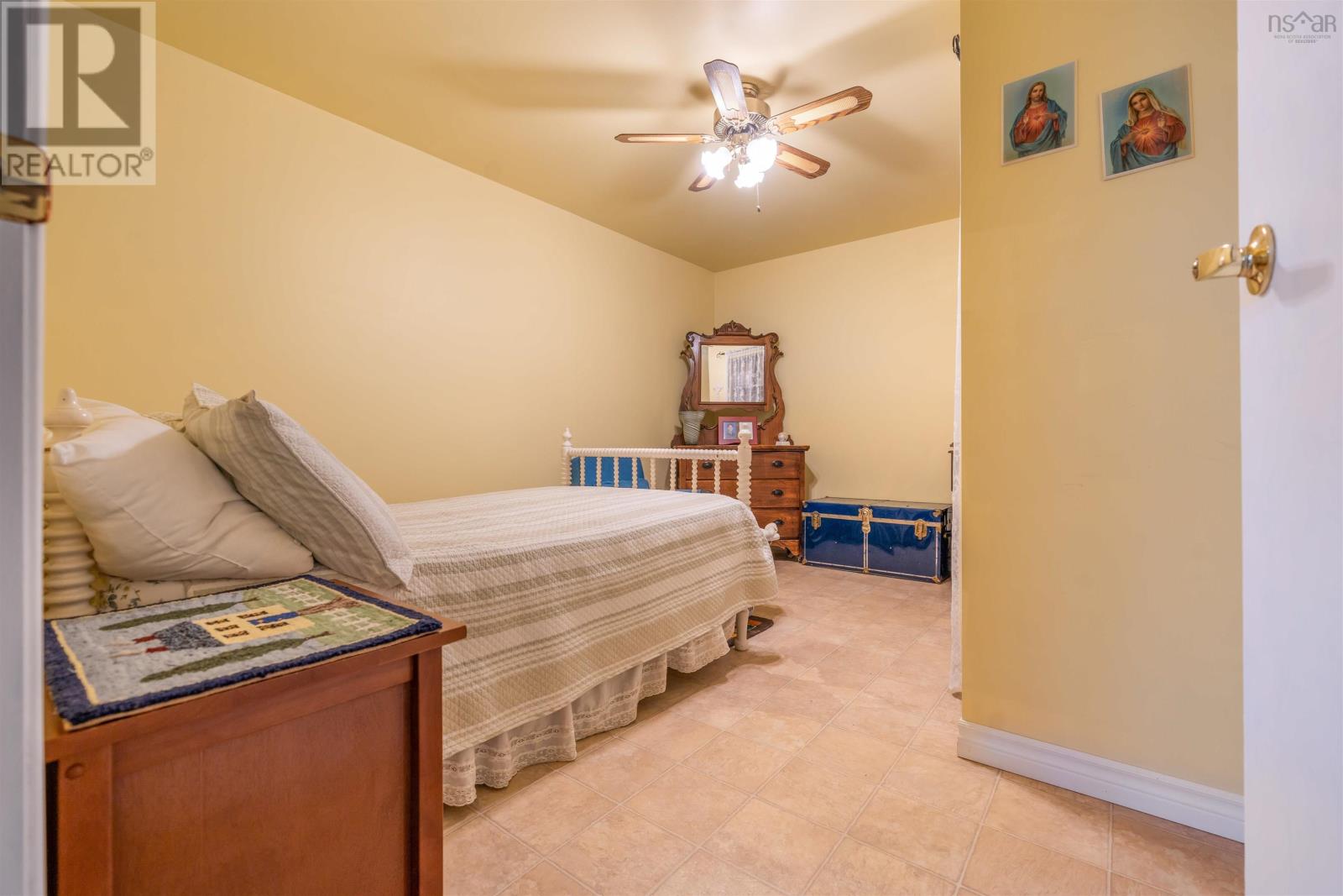 Property 33 of 44 of 9393 Sherbrooke Road