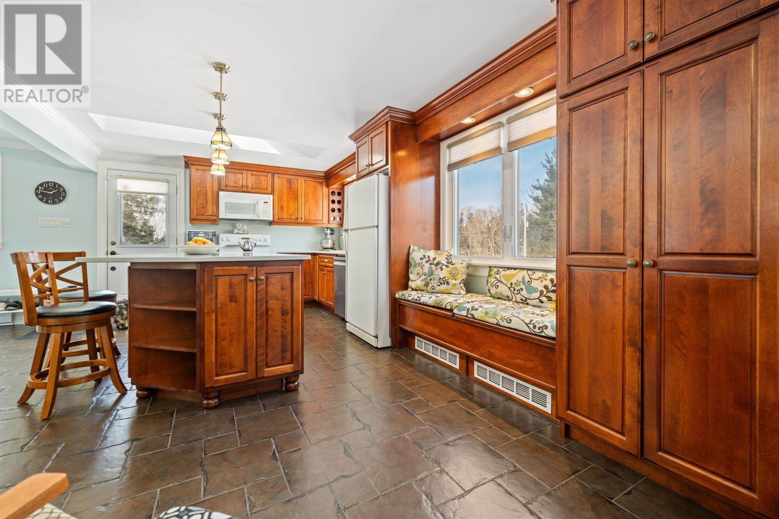 Property 7 of 44 of 9393 Sherbrooke Road