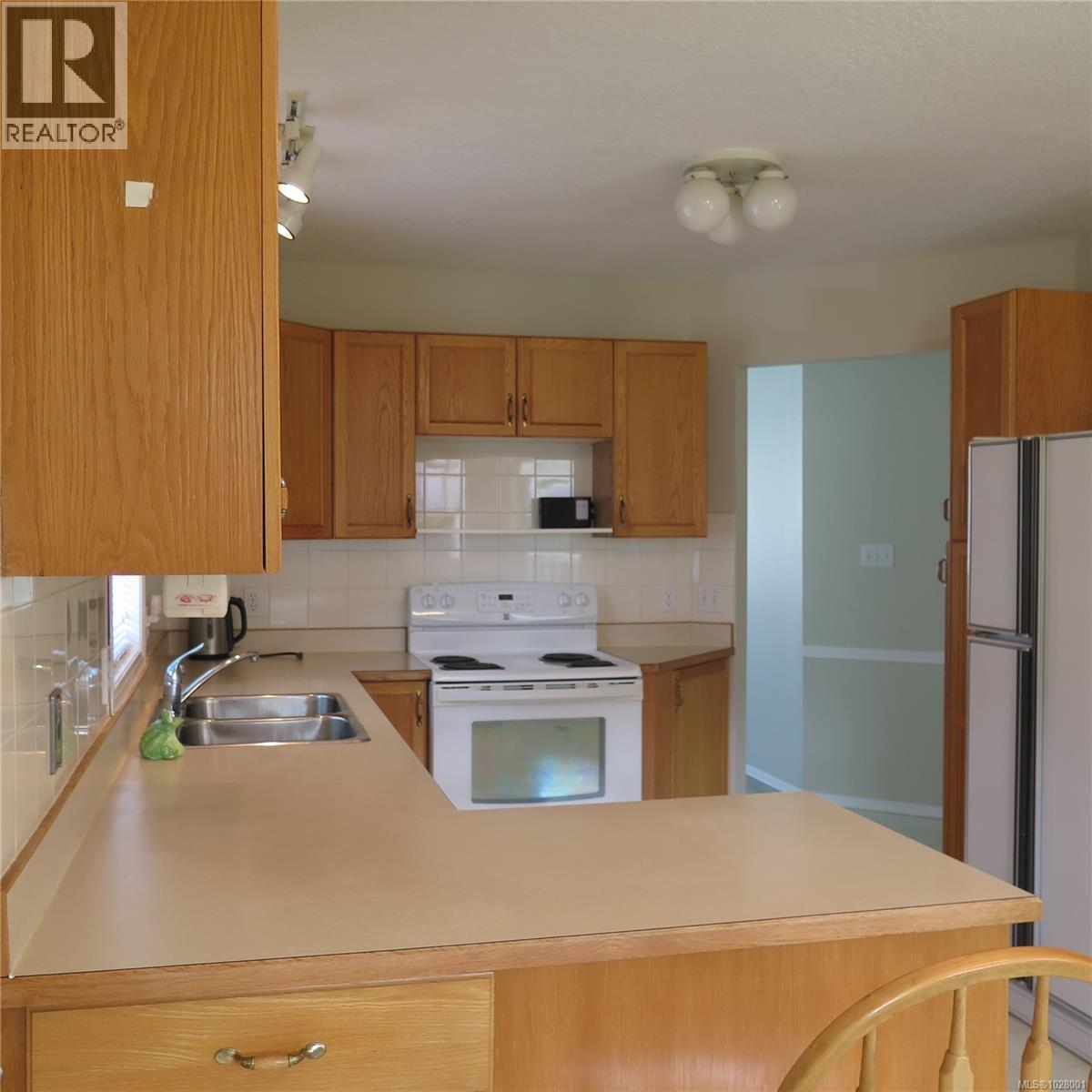 #39 815 DUNSMUIR CRES - 5