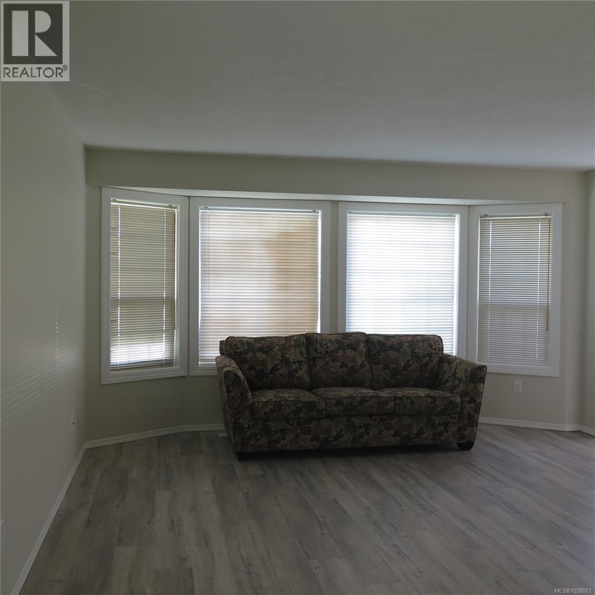 #39 815 Dunsmuir Cres - 10