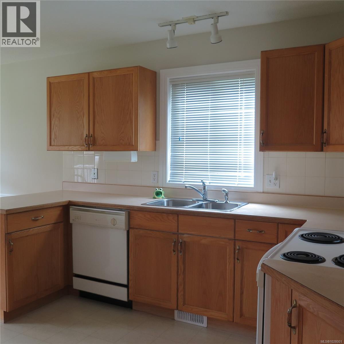 #39 815 DUNSMUIR CRES - 6