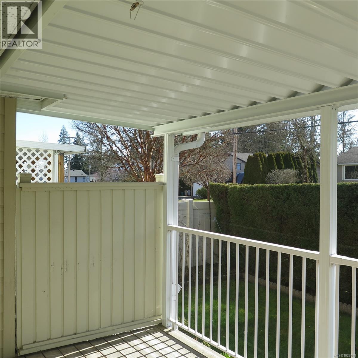 #39 815 DUNSMUIR CRES - 25