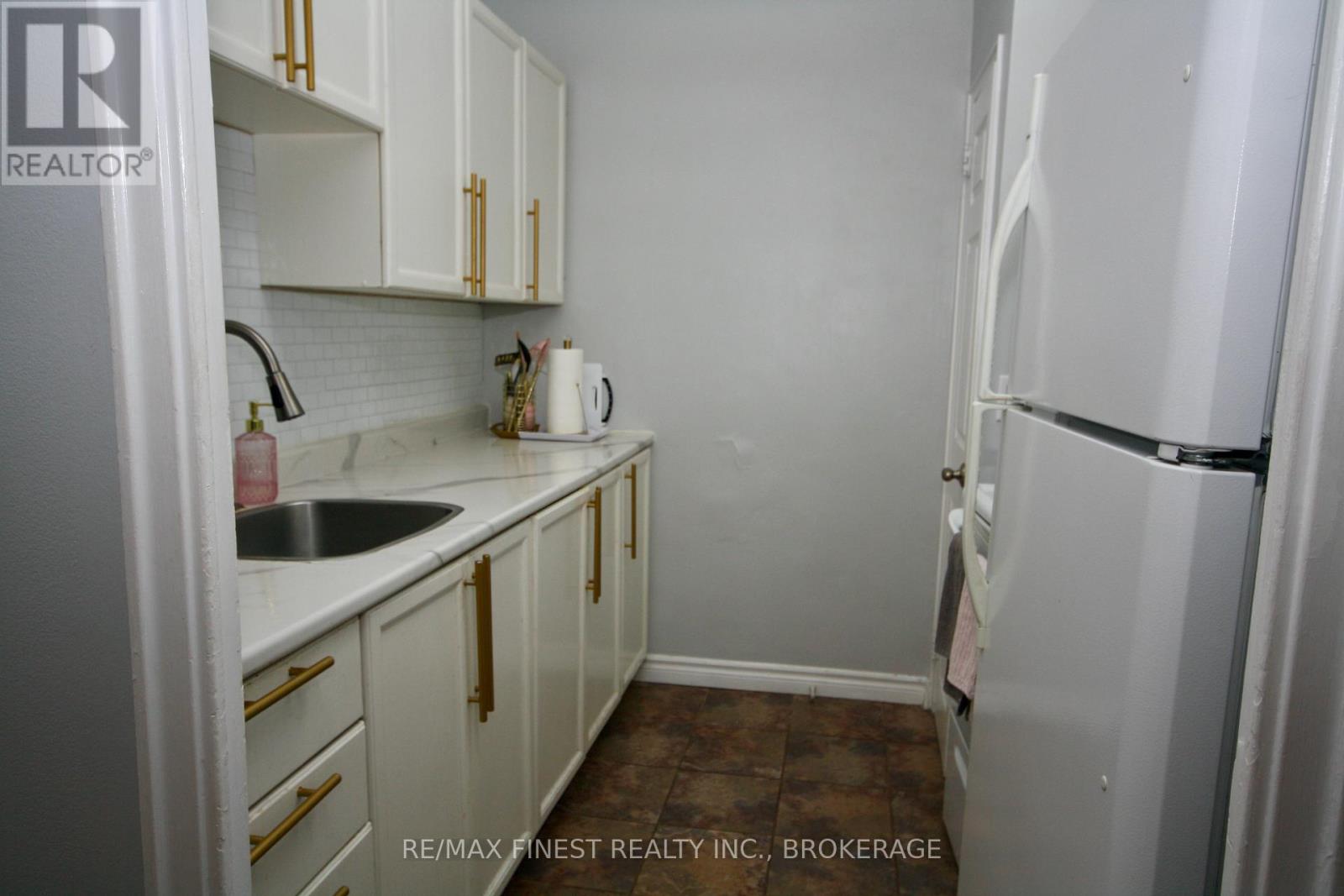 106 - 1 MOWAT AVENUE — photo 11