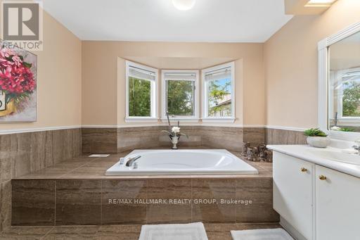 160 SAI CRESCENT - 18
