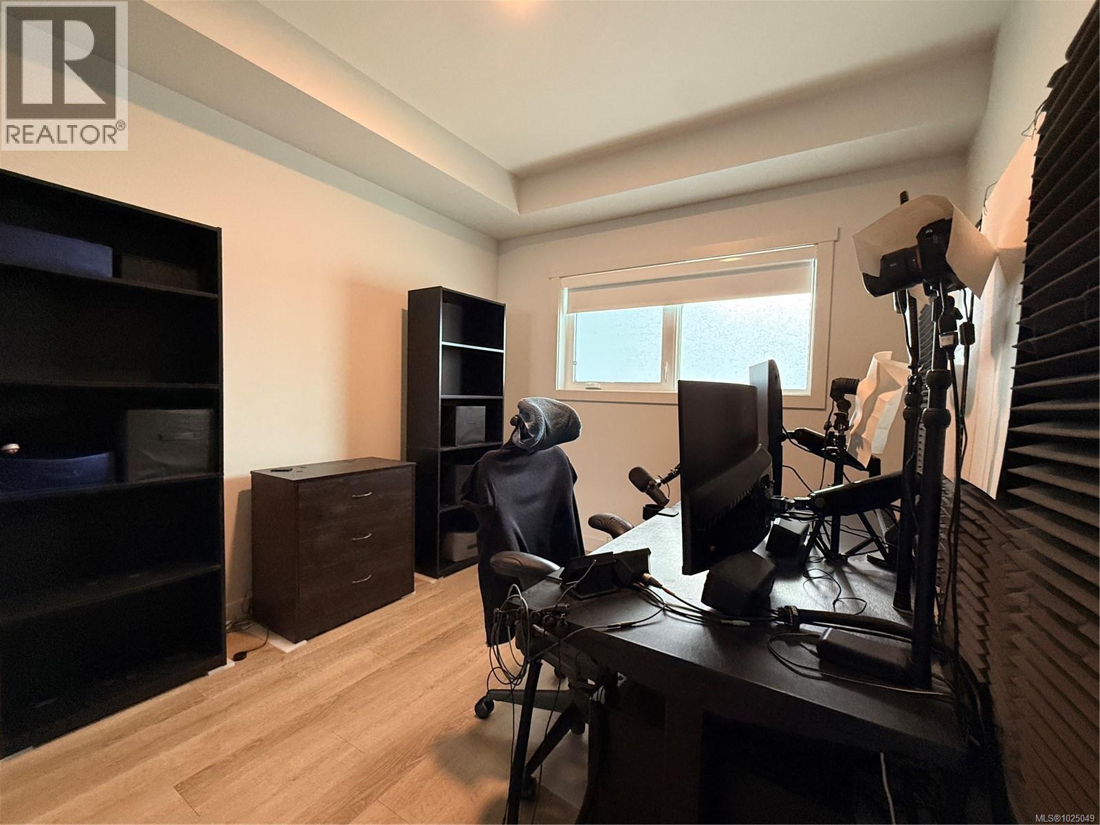 #106 2469 GATEWAY RD - 17