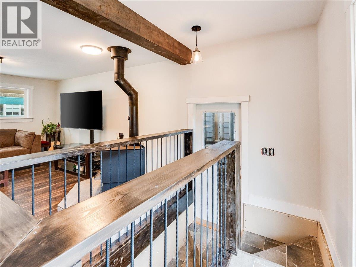 714 Davies Avenue, Salmo