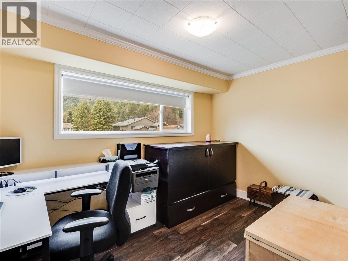 714 Davies Avenue, Salmo