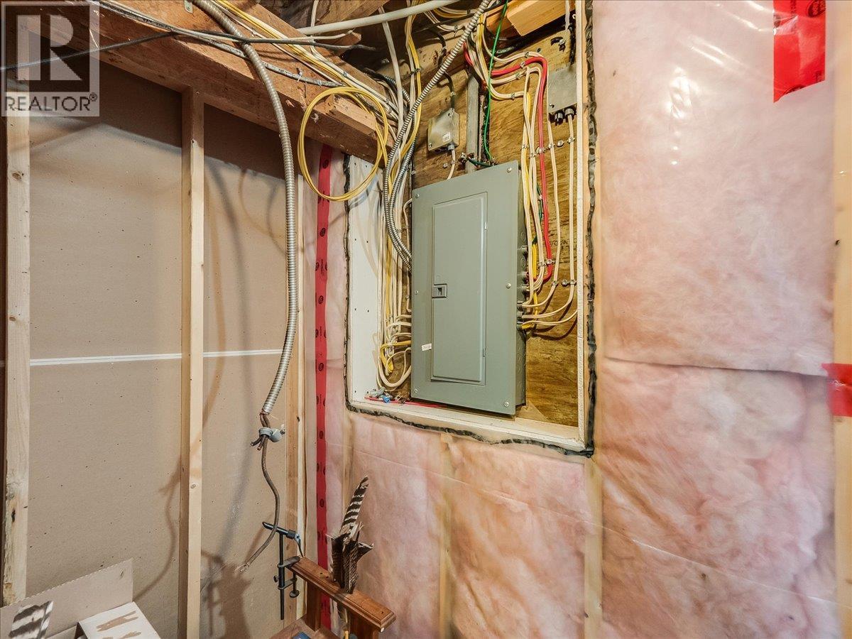 714 Davies Avenue, Salmo