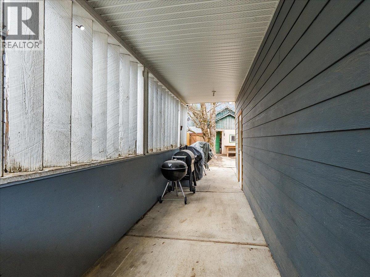 714 Davies Avenue, Salmo