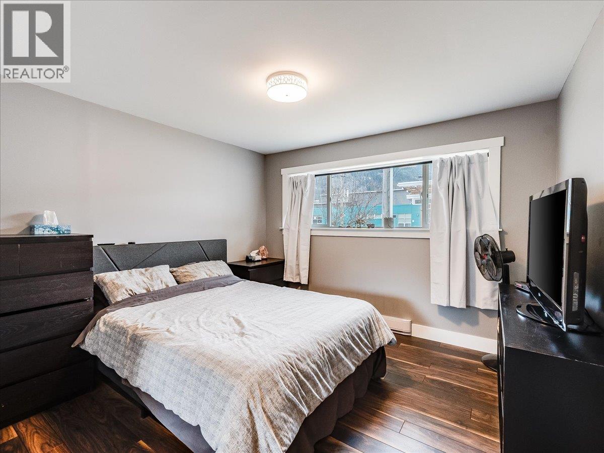 714 Davies Avenue, Salmo