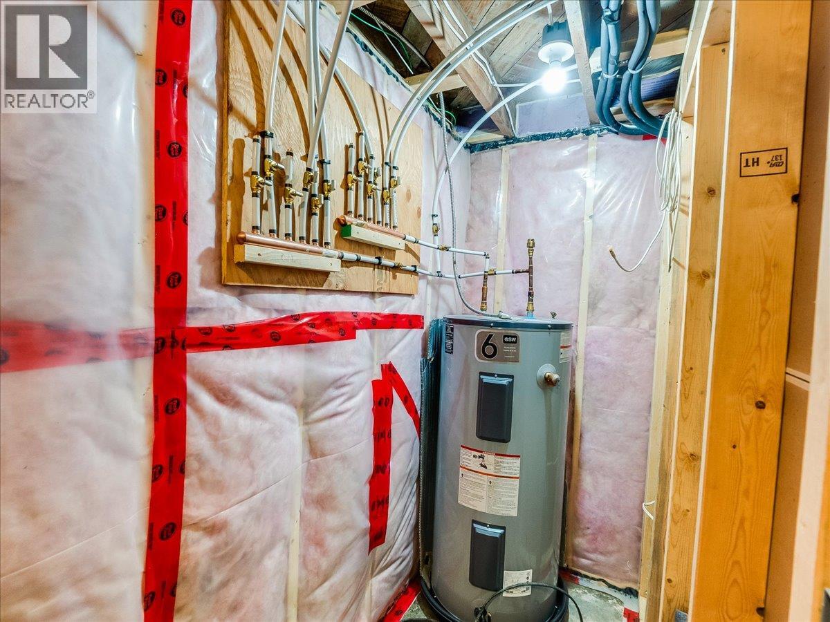 714 Davies Avenue, Salmo