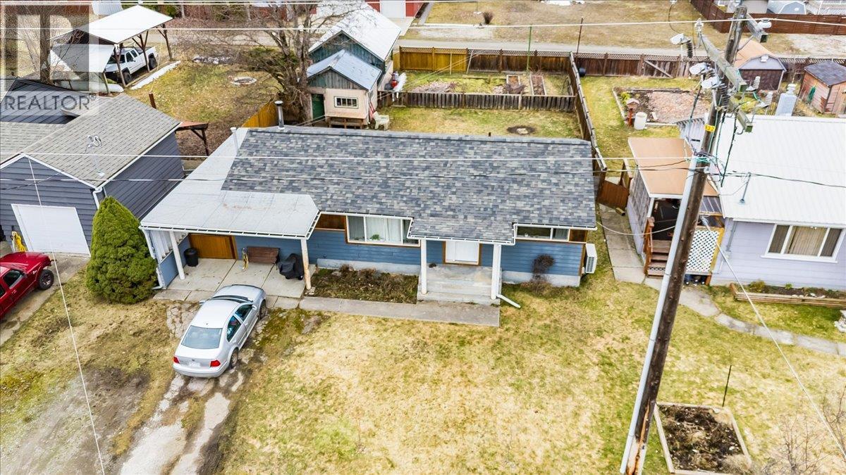 714 Davies Avenue, Salmo