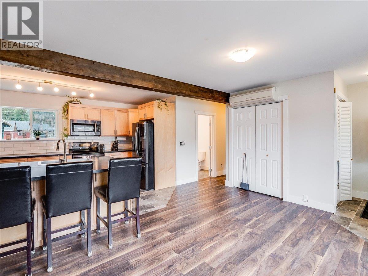 714 Davies Avenue, Salmo