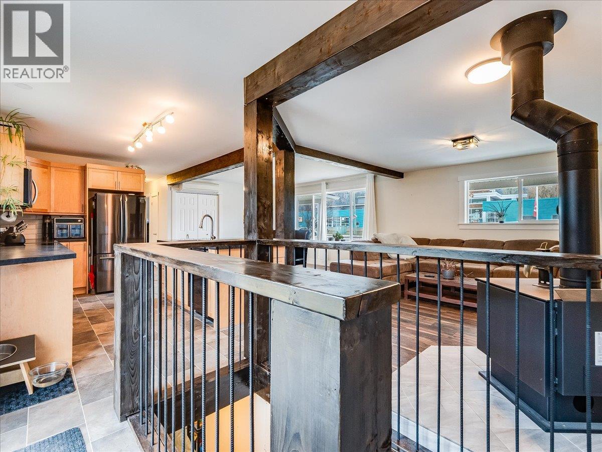 714 Davies Avenue, Salmo