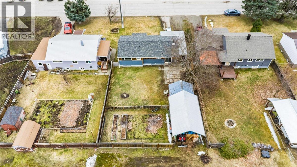 714 Davies Avenue, Salmo