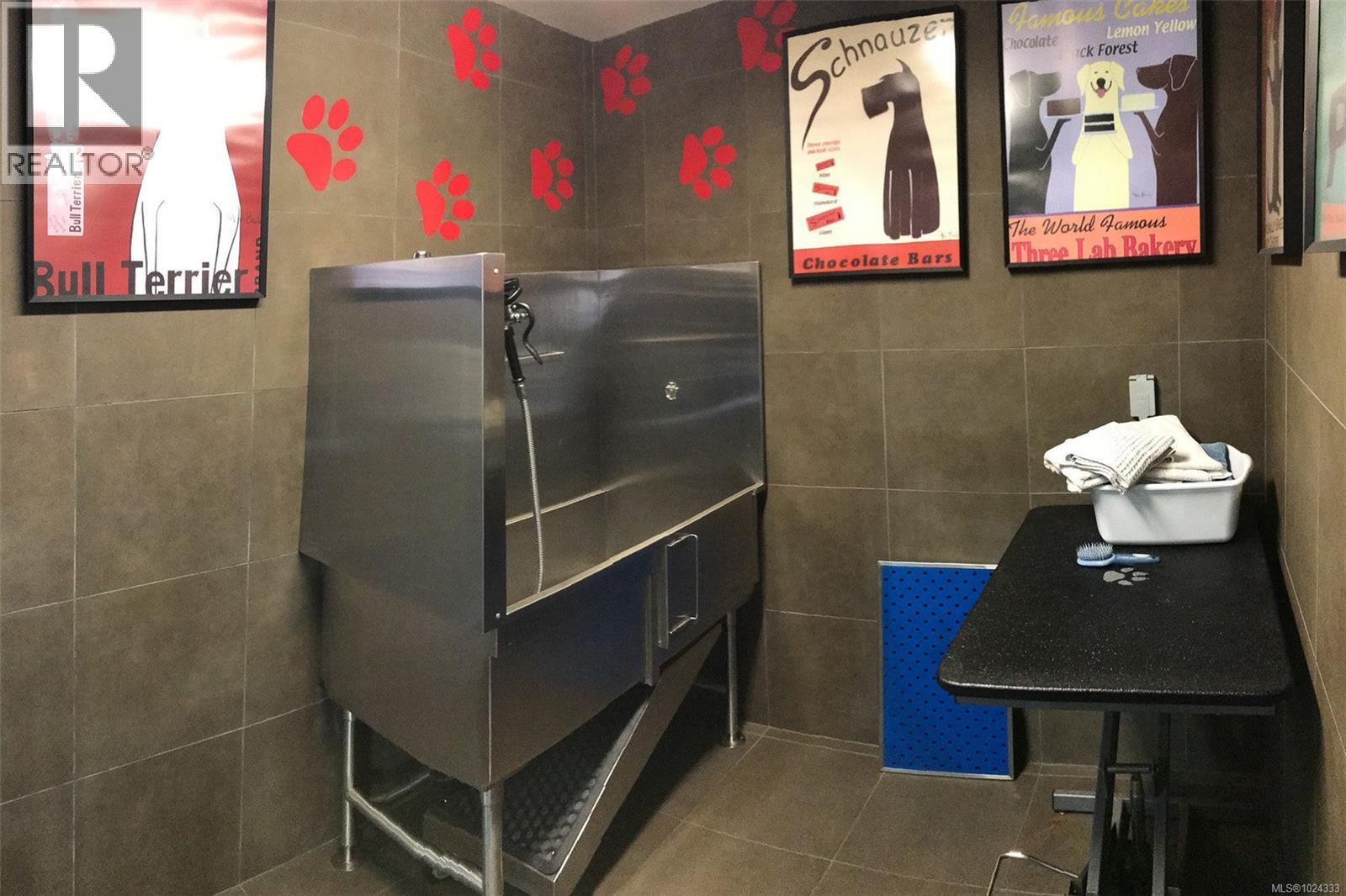 #208 100 SAGHALIE RD - 56