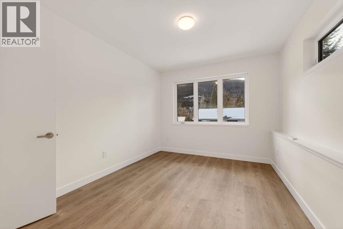 2224 Falls Street Unit# A, Nelson