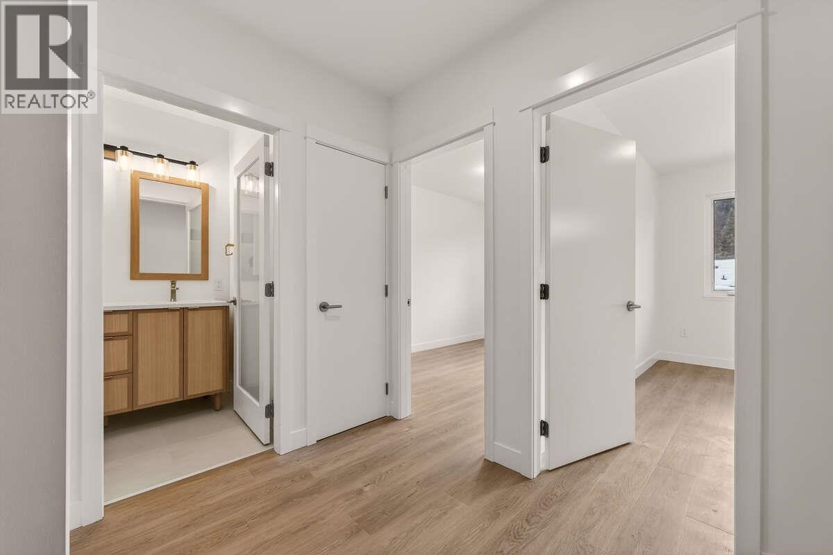 2224 Falls Street Unit# A, Nelson