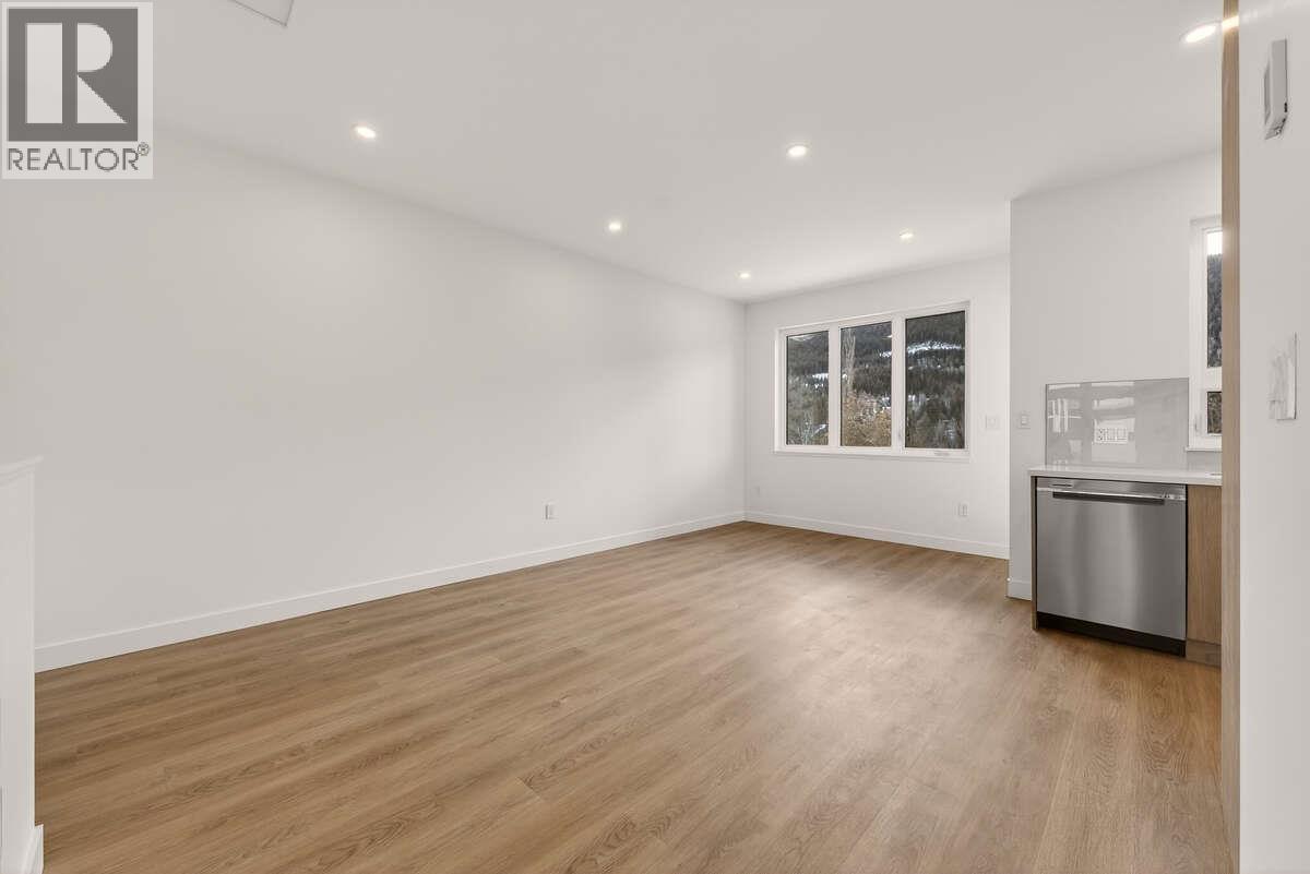 2224 Falls Street Unit# A, Nelson