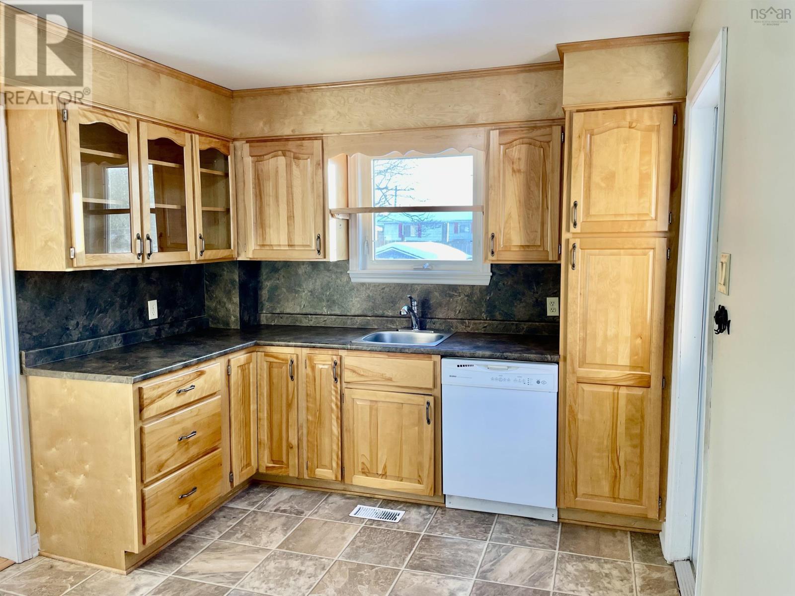 Property 6 of 22 of 106 Maple Avenue