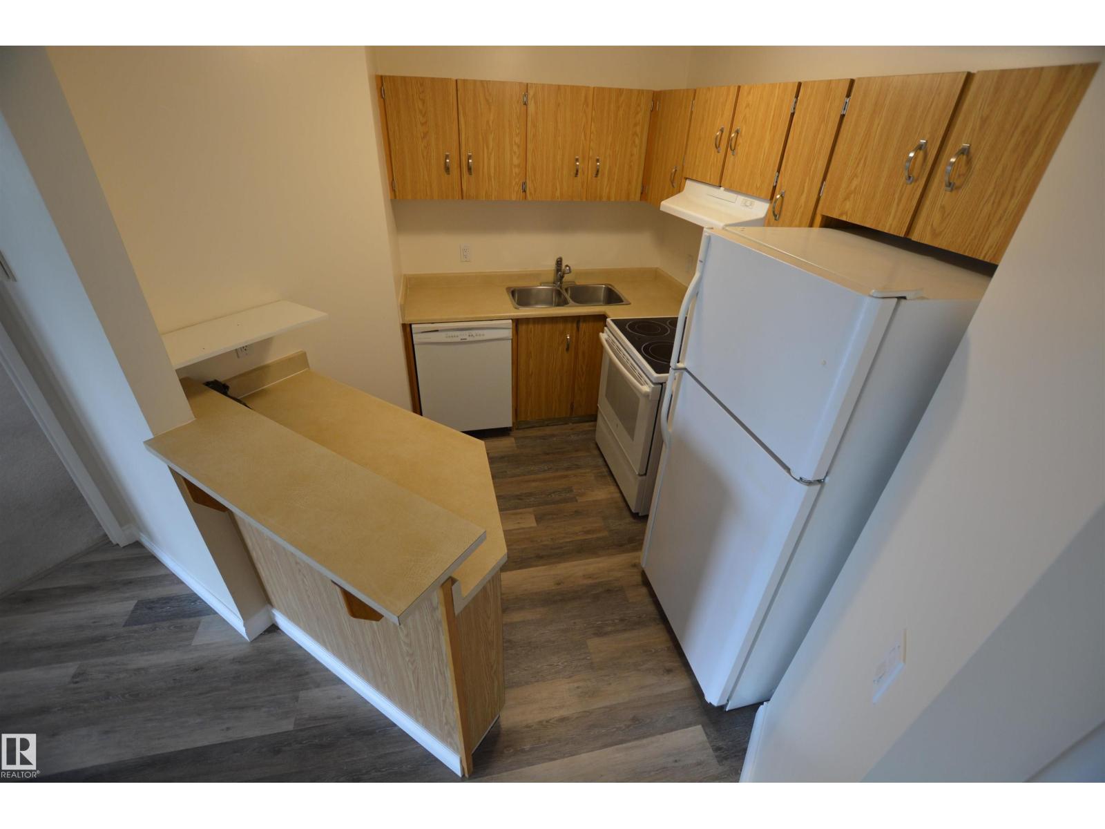 #304 10511 19 AV NW - 8