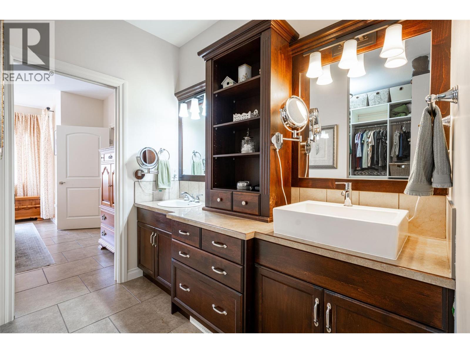 6905 MOUNTAINVIEW Drive, Oliver