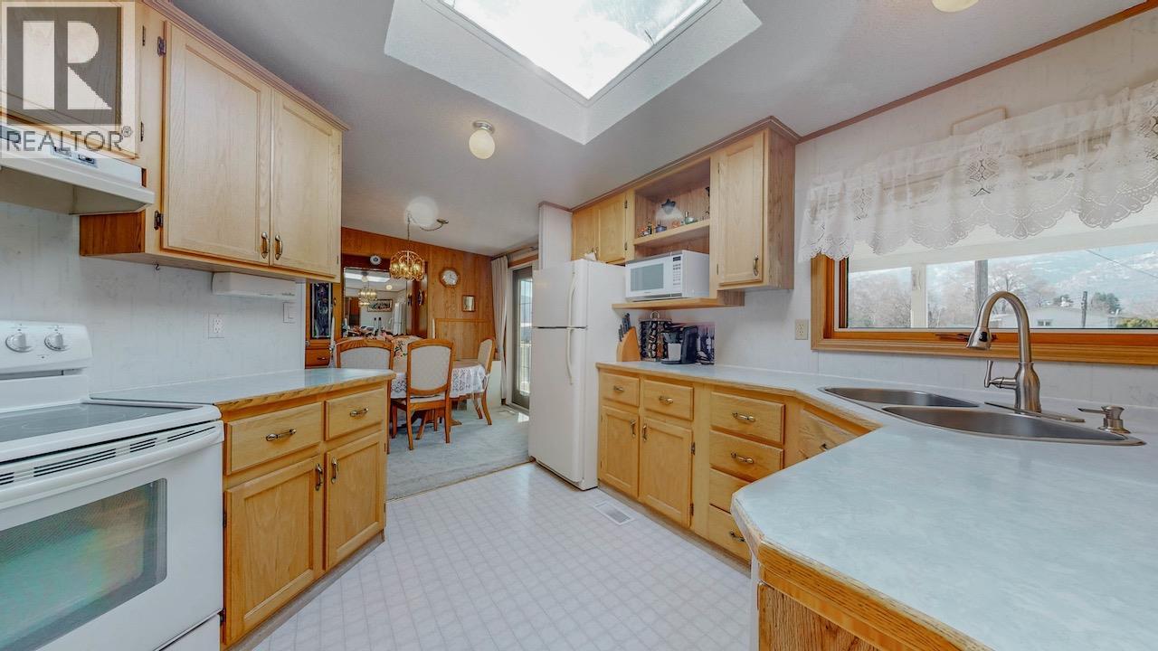 129 Walnut Place, Oliver