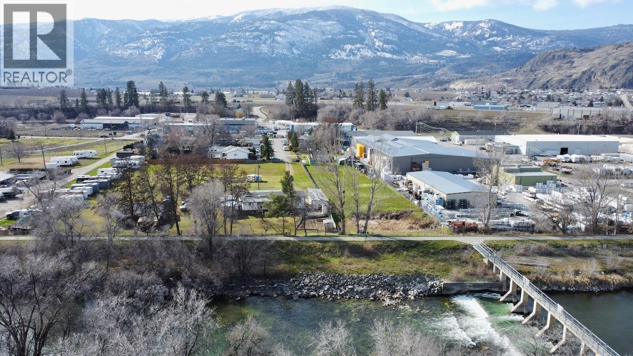 129 Walnut Place, Oliver