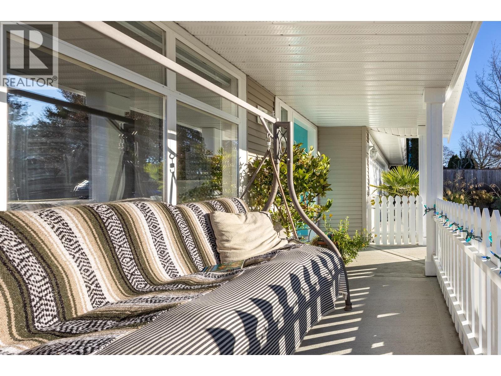 6270 HOMESTEAD AVENUE, Sechelt