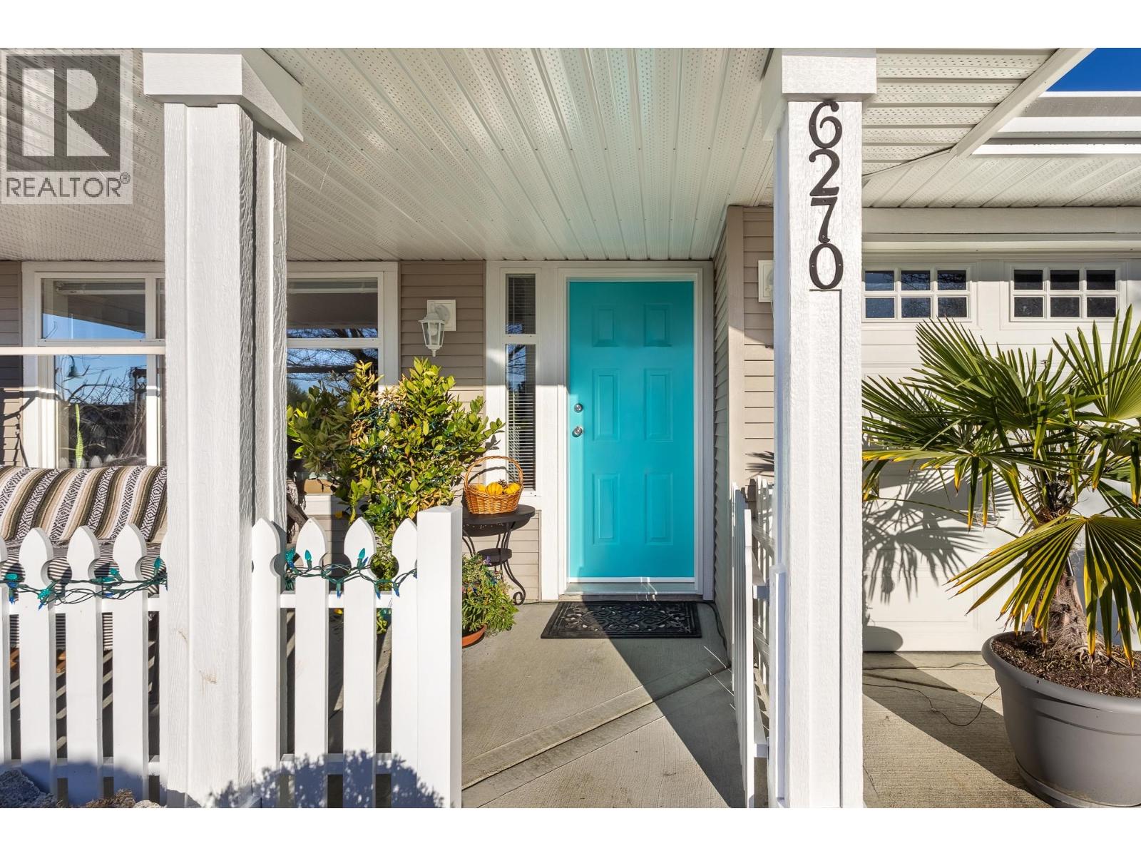 6270 HOMESTEAD AVENUE, Sechelt