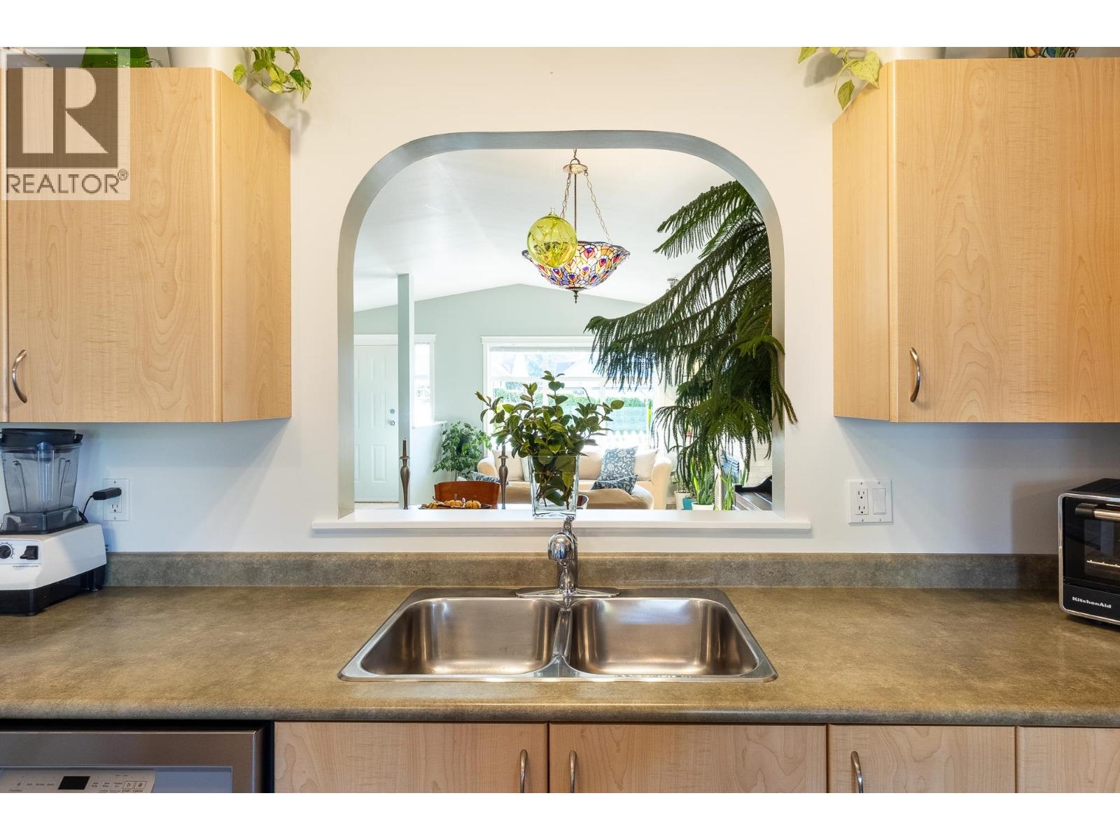 6270 HOMESTEAD AVENUE, Sechelt