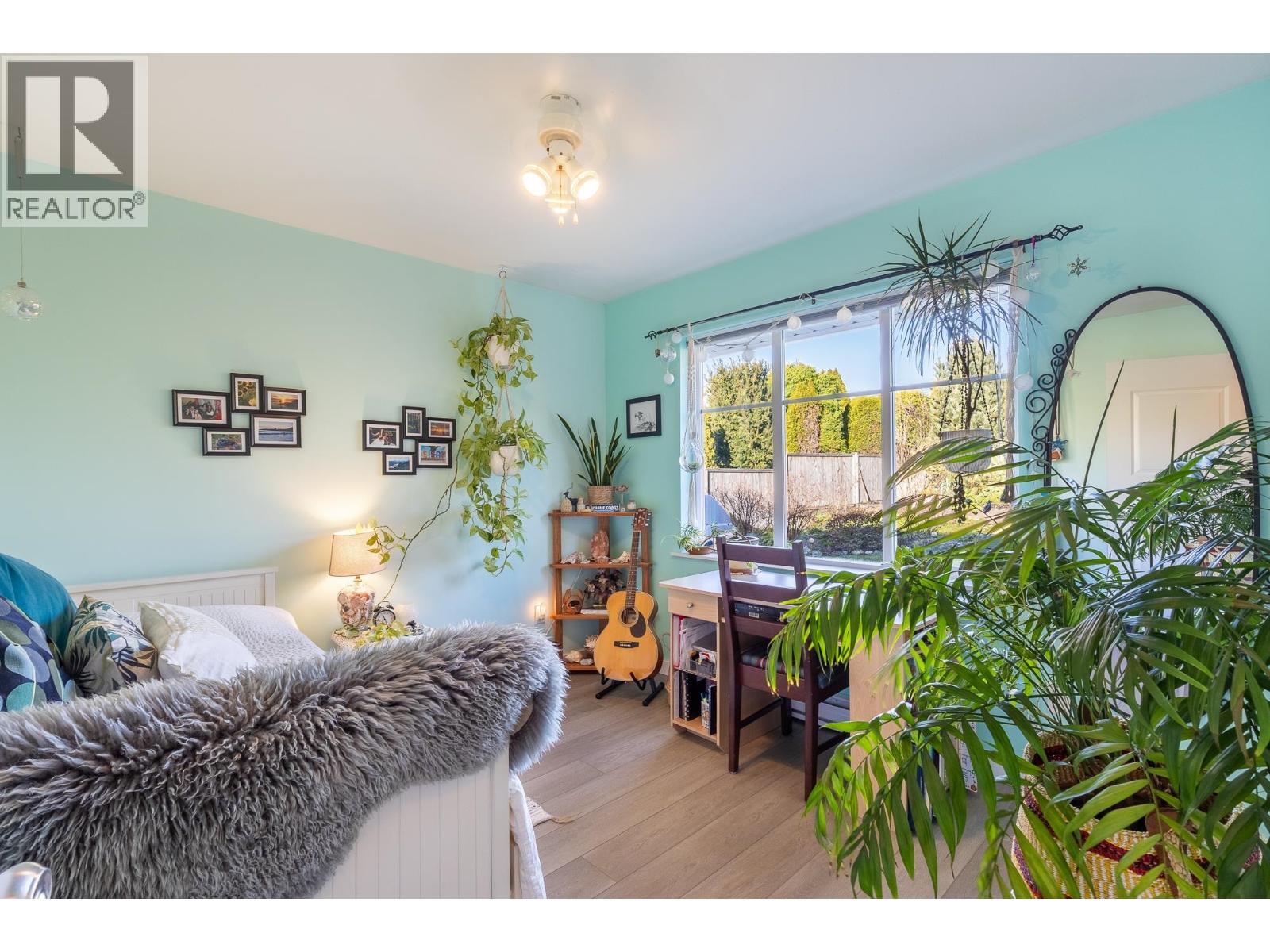 6270 HOMESTEAD AVENUE, Sechelt