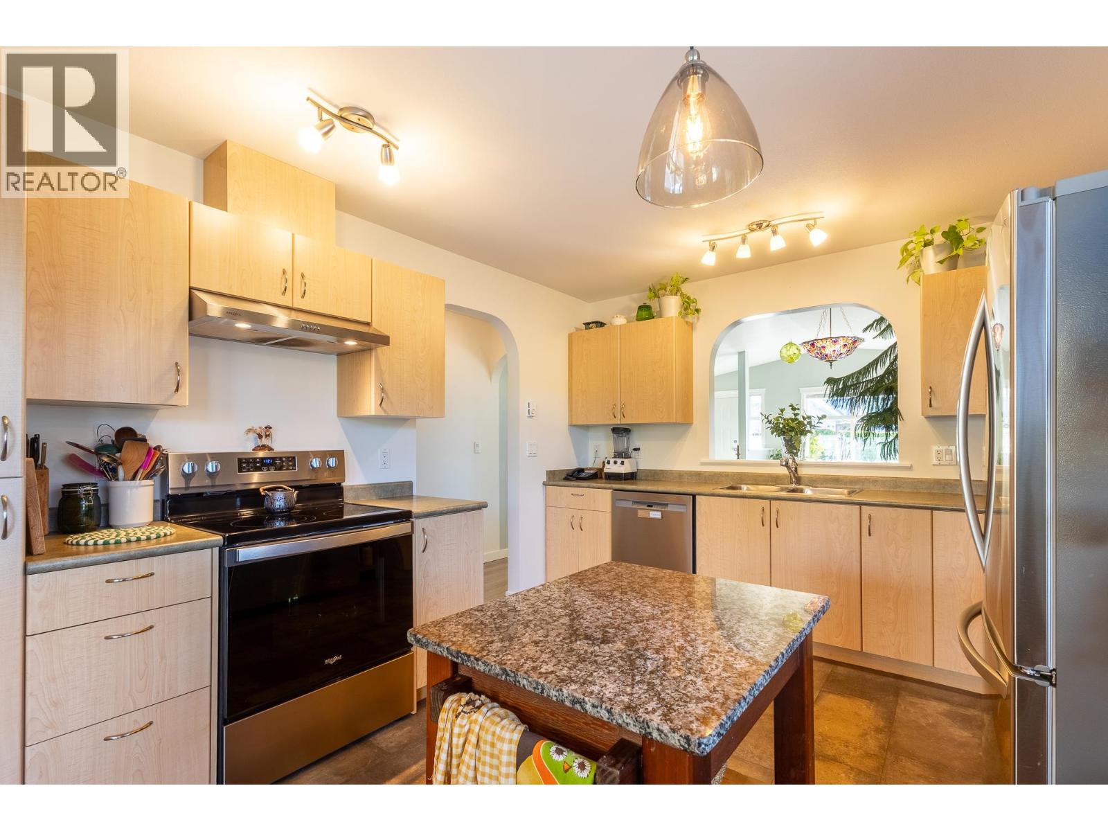 6270 HOMESTEAD AVENUE, Sechelt