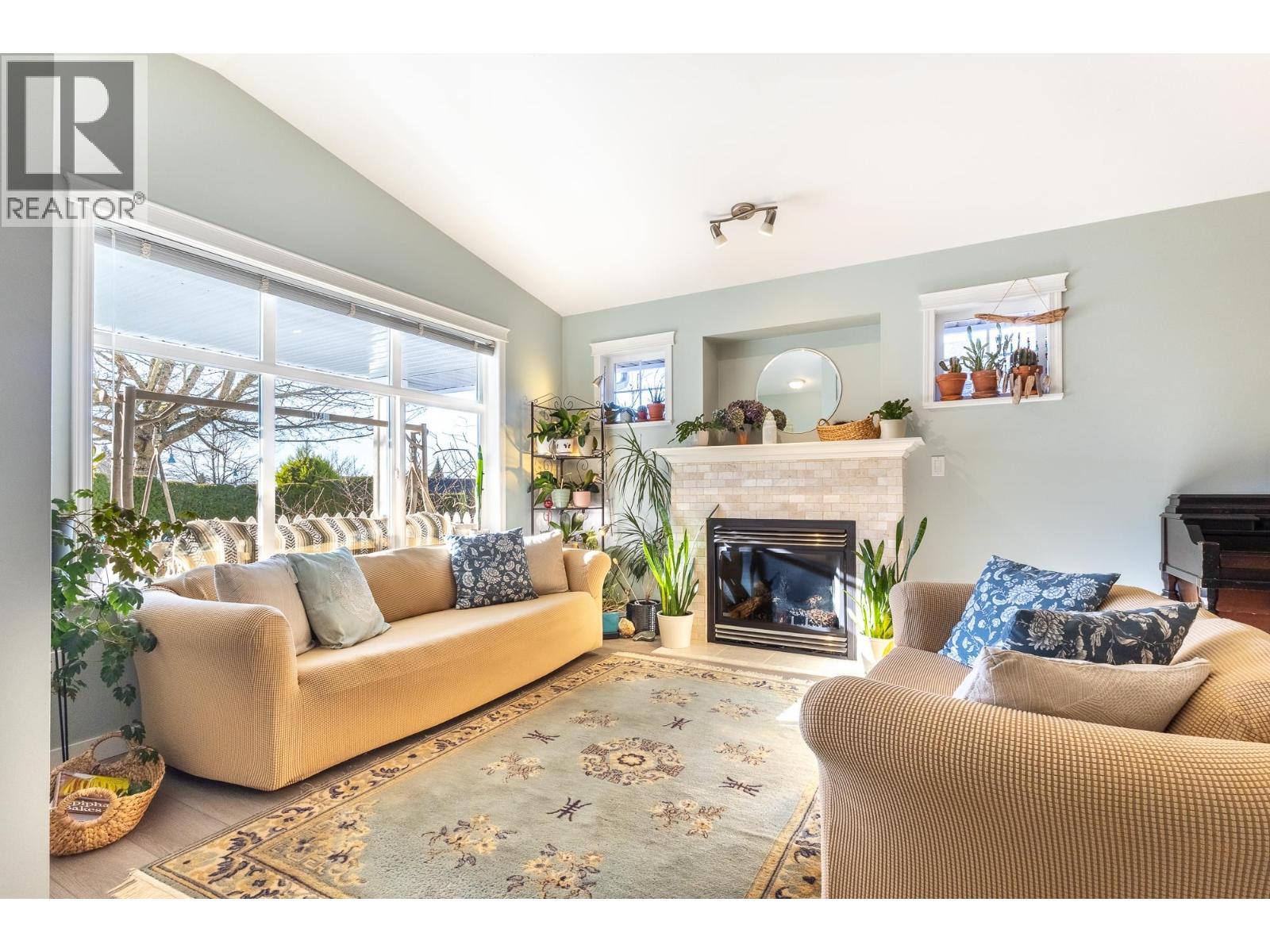 6270 HOMESTEAD AVENUE, Sechelt