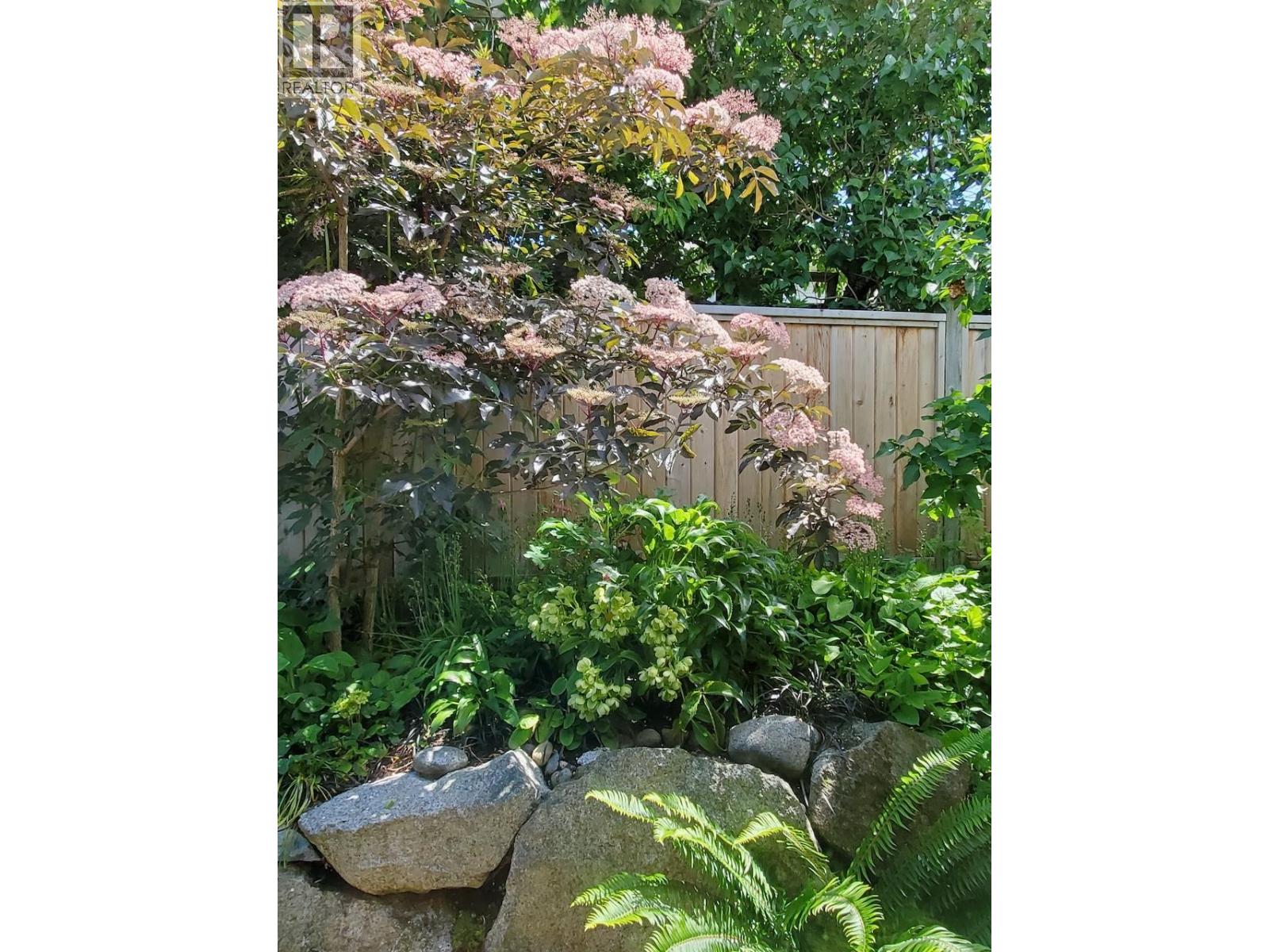 6270 HOMESTEAD AVENUE, Sechelt