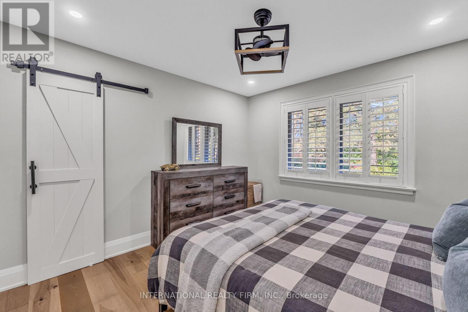 1049 INDIAN RD ROAD - 21