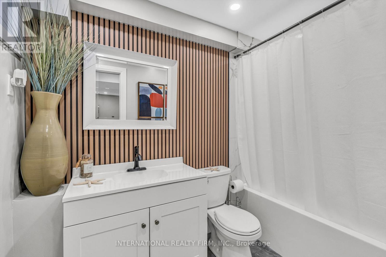 1049 INDIAN RD ROAD - 34